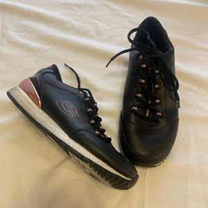 Skechers woman’s Leather Fashion sneaker size 6.5